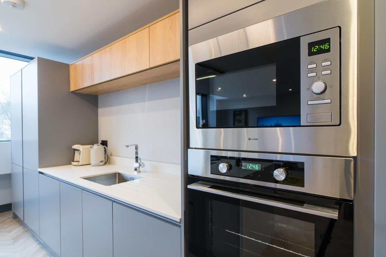 Luxe Apartments, The Moorwell, Parking, Gym - 10Mins Cardiff City Ctr 외부 사진